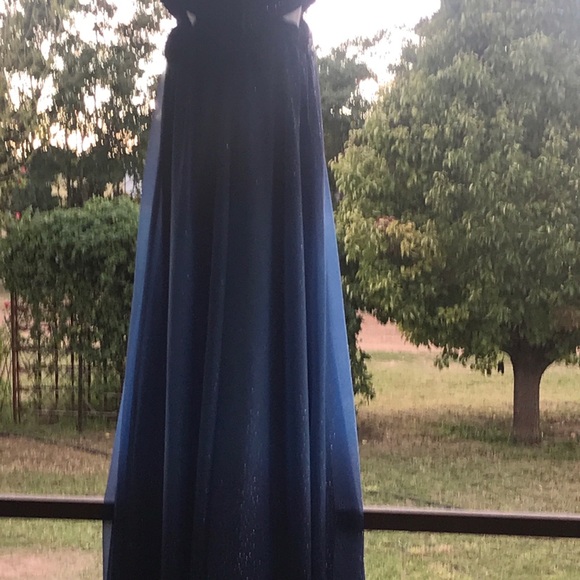 Prom/Banquet Dress - Picture 5 of 8